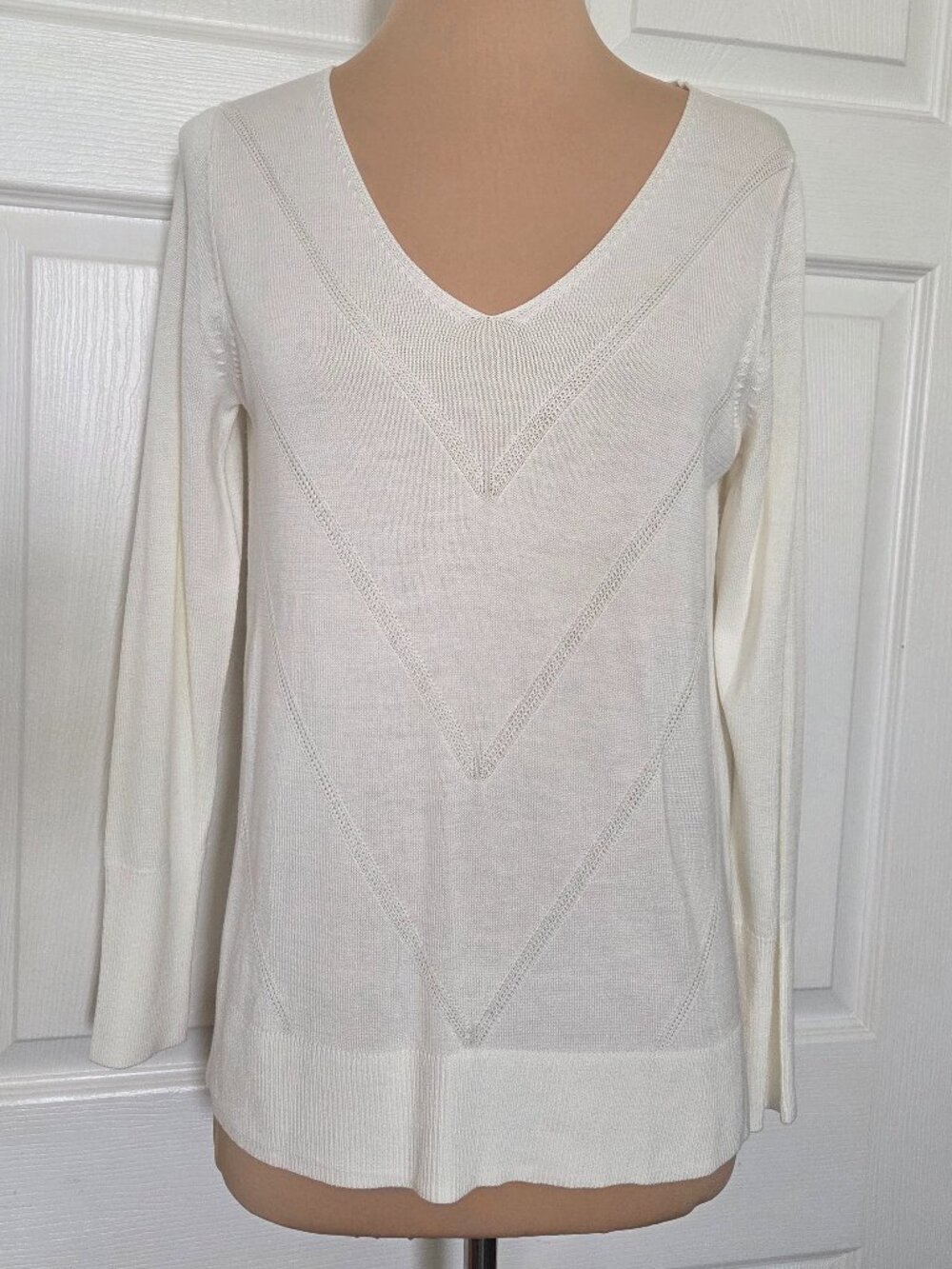 LOFT Ivory V-Neck Lightweight Knit Sweater - Picture 8 of 16